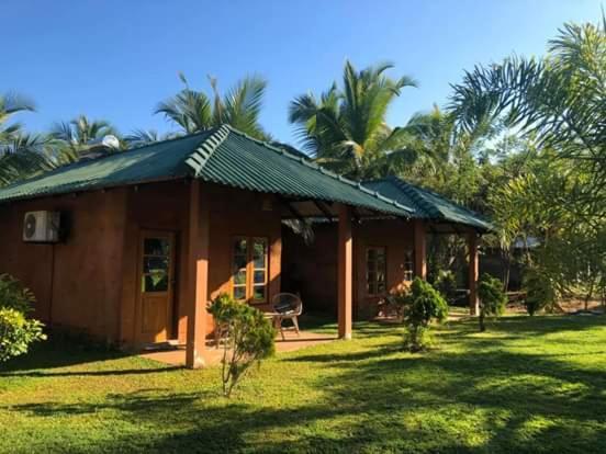 Wild Breeze Hotell Tissamaharama Exteriör bild